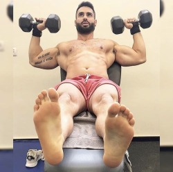 paulsbunion:  feetman80:    Love’n hot, manly jock feet!! 