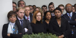 shipperwolf1:  slytherinnpride:    White House staff awaits arrival