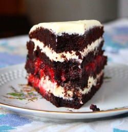 sweetoothgirl:    Chocolate Layer Cake with White Chocolate Cream