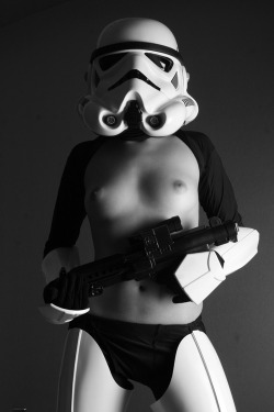 sexygungirls:  That’s not how you wear the Stormtrooper uniform… 