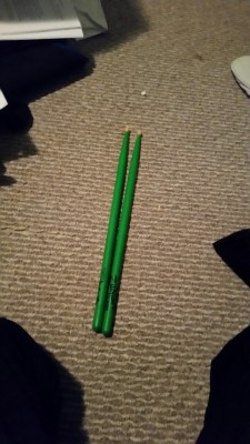 I got a pair of green drumsticks today :) made me quite happy