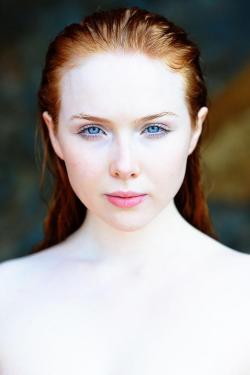 i-sexy-redhead:  Molly Quinn.