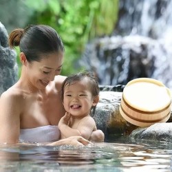 japankuru:bathing in the largest hot spring bath in Nasu Kogen
