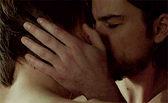 Penny Dreadful S01E04, Josh Hartnett and Reeve Carney kiss,