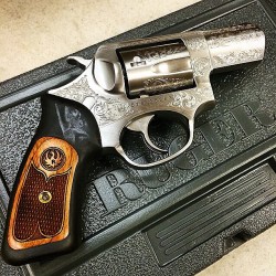 callieshaw:  gunsdaily:  @lotusgunworkssf Ruger SP101 Deluxe.