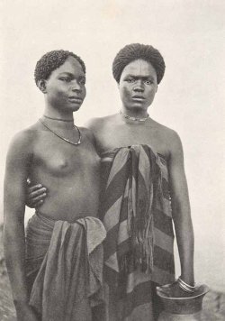 nocturnevulgaire:Tikar Women. c. 1915. from Im Hochland von Mittel-Kamerun