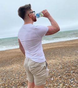 chrisjonesgeek:  #Hydrate #Ad 89% of the UK don’t drink enough