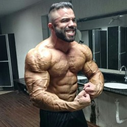 thick-sexy-muscle:  Edmundo Marques - thick sexy muscle stud