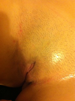 2redrum9:  Pussy covered in oil…. So shiny, so hot! http://kandmcouple.tumblr.com/