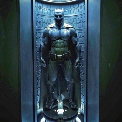superherofeed:  New full look at BATSUIT from ‘BATMAN V SUPERMAN’