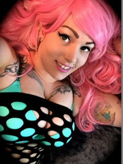 free-cam-girl-vids:  Love big boobs? She got those! =)Wanna see