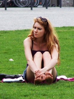 barefootgals:  :P     Redheads almost always! equals perfect