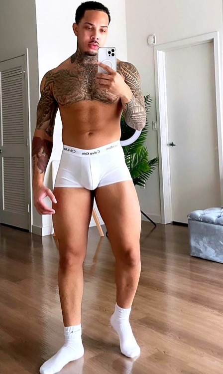 socksandskins:https://socksandskins.tumblr.com/
