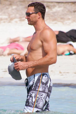shirtlessmalecelebs:  Wladimir Klitschko