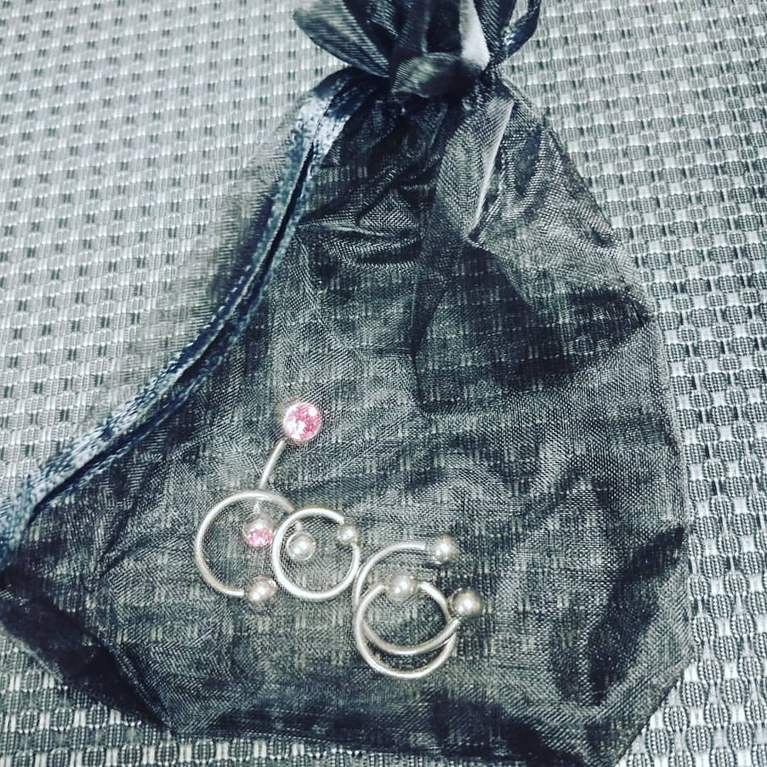 <p>$10 Grab Bags! 😍😍😍<br/>
5-6 pieces of jewelry in each. #assorted #decaturillinois #decaturbodyart #bodyadornmentbyarikahpeacock #implantgrade <br/>
2179172359 (at Decatur Body Art)<br/>
<a href="https://www.instagram.com/p/B4Fy-hOF1NovLS_vIeJn2CAknCPcaIL54Pgs5A0/?igshid=4t7n13k0k2k2">https://www.instagram.com/p/B4Fy-hOF1NovLS_vIeJn2CAknCPcaIL54Pgs5A0/?igshid=4t7n13k0k2k2</a></p>