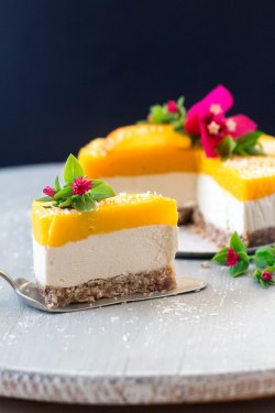 happy-tofu:  Vegan mango and ginger cheesecake