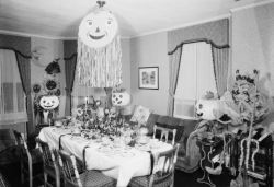 yesterdaysprint:    Halloween party, Southern California, 1928