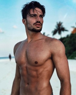 cinemagaygifs:Mariano Di Vaio   💘  