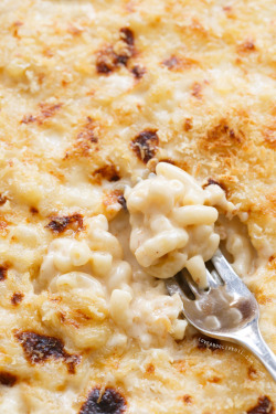 do-not-touch-my-food:  Five Cheese Skillet Mac and Cheese