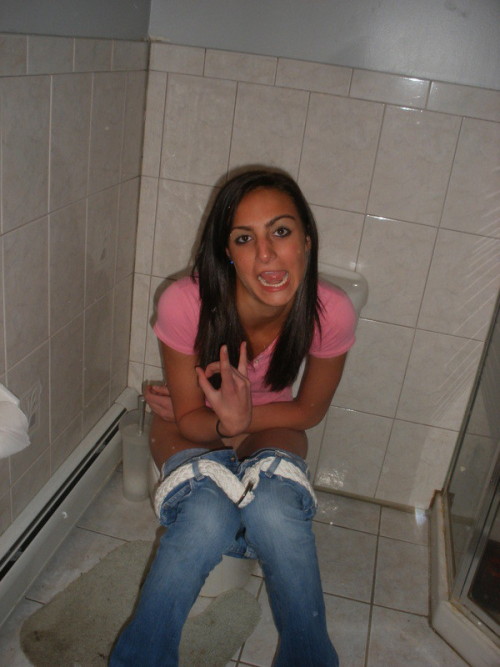 dimitrivegas:  Pooping girl
