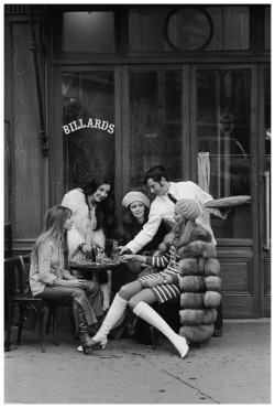 the60sbazaar:  Parisian girls stop for drinks at a bistro (1968)