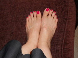 For those who wanted to see my toes painted pink - here you go&hellip;