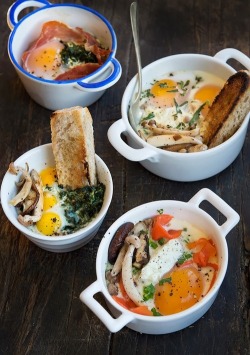 in-my-mouth:  Oeufs en Cocottes (Baked Eggs)    Omg these look