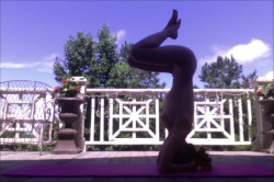 thepureskin:  naked-yogi:  Half Supported Headstand, Ardha Sirsasana,