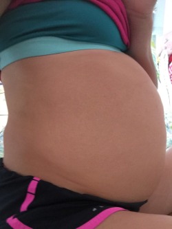 bigbellyhadley:  Omg I have never felt bigger than right now.