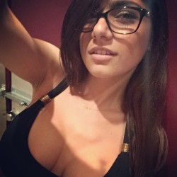 miakhalifapics:  Sexy Mia Khalifa @ http://www.kloshari.com