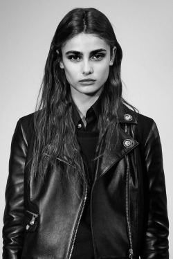 amy-ambrosio:  Taylor Marie Hill for Versus Versace F/W 2015