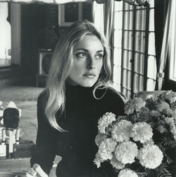 romanbymarta:  Sharon Tate, Summitridge Drive, Beverly Hills,1968.