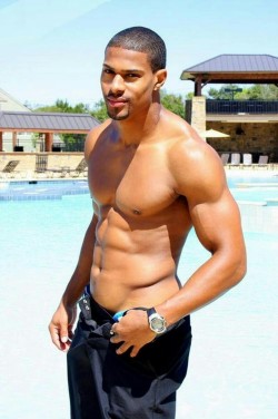 lamarworld:  (Pt.2) Denzel Wells bulge   so fine brother