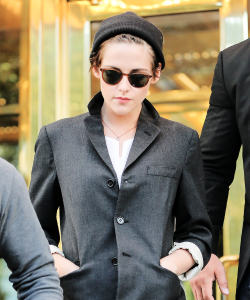 kristensource:  Kristen Stewart out and about in New York City