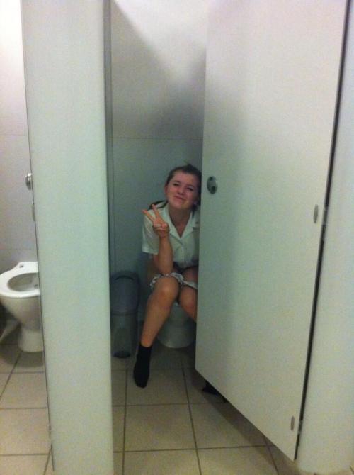 1nobodyknowsme1:  dimitrivegas:  Pooping      (via TumbleOn)