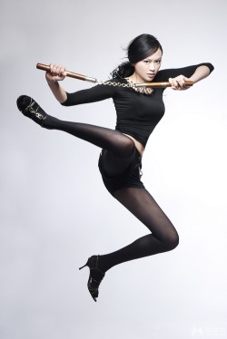 Damn: she’s a gorgeous Kung-fu lady…