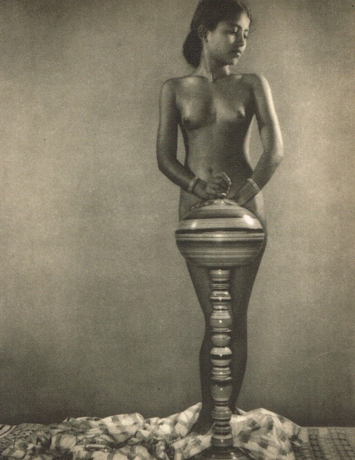 oldalbum:Lionel Wendt - Asian Female Nude Study, Sri Lanka, 1940s