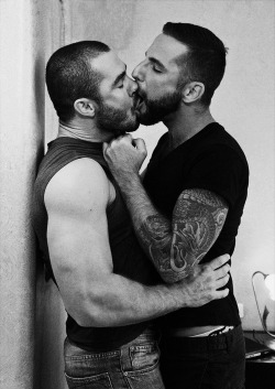 gaykauft:  cigartop:  Jessy Ares and Jonathan Agassi in Lucas’