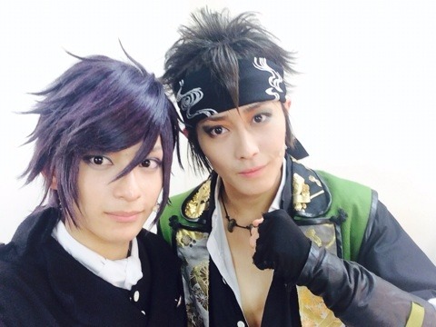 hakumyu:  Saitou selfies with the cast from Hashimoto Shouheiâ€™s blog. [X] 