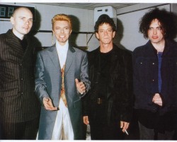 baiosensidan:  David Bowie with Lou Reed, Robert Smith, and Billy Corgan