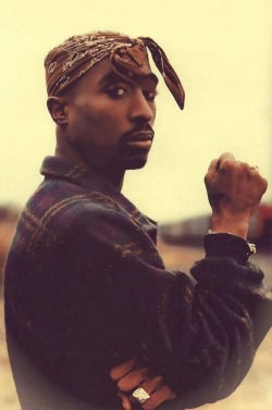 old-citizen:  2PAC.