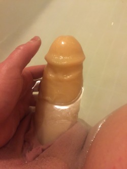 upthesnatch:  The suction cup end and balls of this dildo were