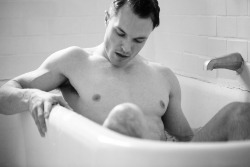 summerdiaryproject:         EXCLUSIVE SERIES TUB TIME WITH TATE