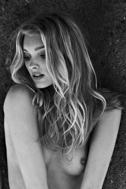 eroticartandphotos:  Elsa Hosk