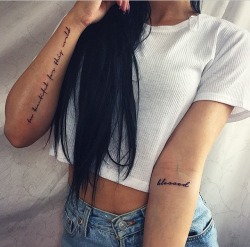 dllspussy:  glamourqueenn:  beautyselfiess:  💋  ❤     💯✨