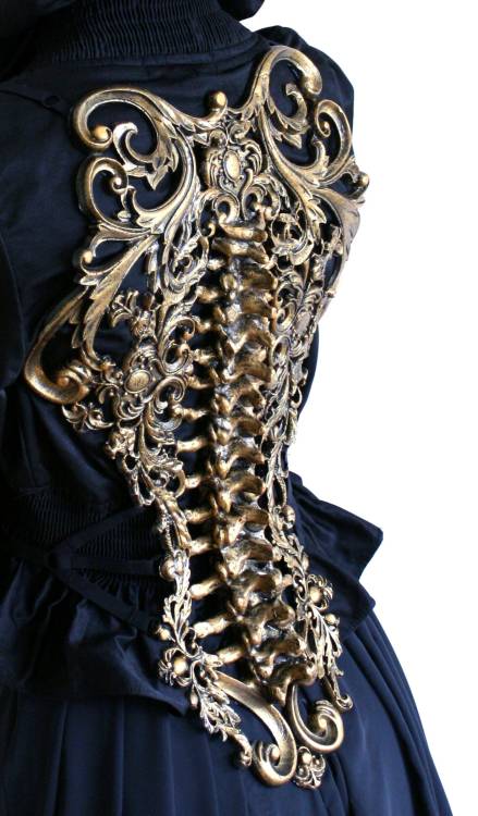 elodieunderglass: sosuperawesome:  Filigree Armor Accessories