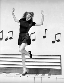 gameraboy:  Rita Hayworth in test photos for “Cover Girl”