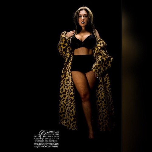 #tiddytuesday  or #tittytuesdayy  with retired model Crystal Rose who’s ample bust and  shapely legs give this animal print look it’s punch #photosbyphelps #fashion #thighs #sexyatanysize #coat #heels #jerseyshore #newjersey