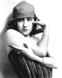 summers-in-hollywood: Gloria Swanson, 1920s