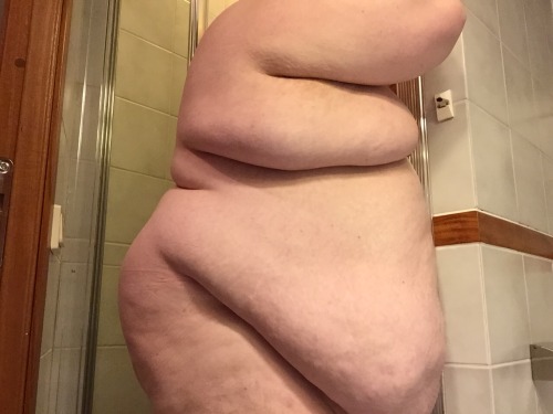 xj78:  I have two new videos: Swedish Gainer 29 Christmas shower and 30 Bellyplay. For christmas I stayed at a hotel and decided to make a video me trying to squeeze into the shower. I also made a belly play video! Links: Computerhttp://www.clips4sale.com